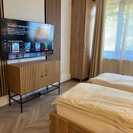 One Room Apartment- Self Check-In 24H Решица Экстерьер фото